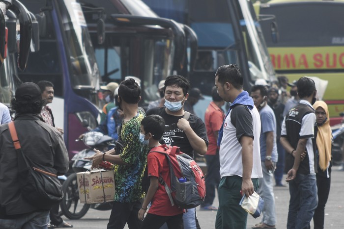 Pengertian Emigrasi dalam Geografi, Faktor, dan Dampaknya