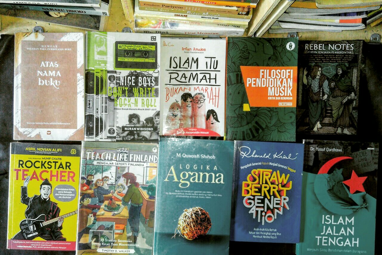 Pengertian Fiksi dan Non Fiksi + Ciri-ciri Penulisannya